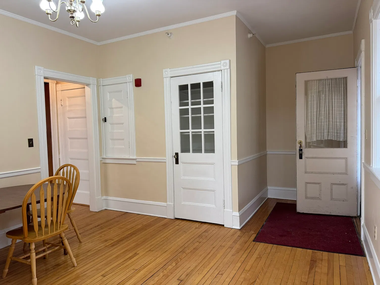 3 bed, $3,000 — Photo 2