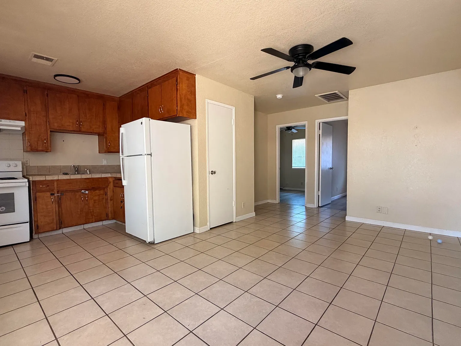 2 bed, $1,400 — Photo 3