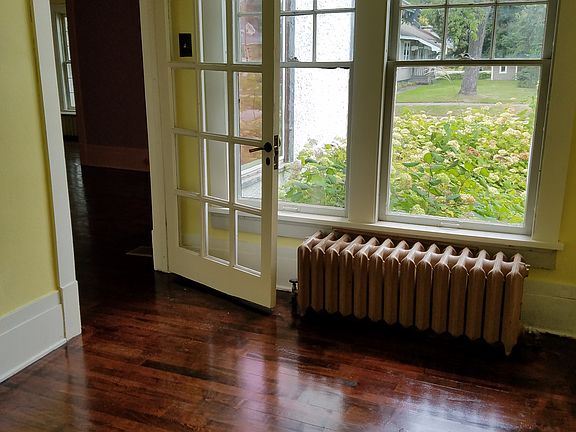 5th image of 503 W B St