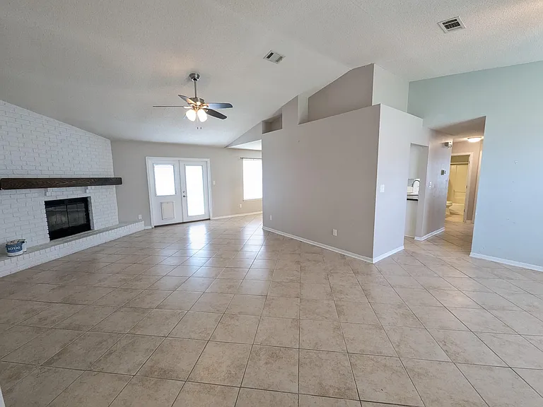 9516 Brentwood Blvd — Photo 3