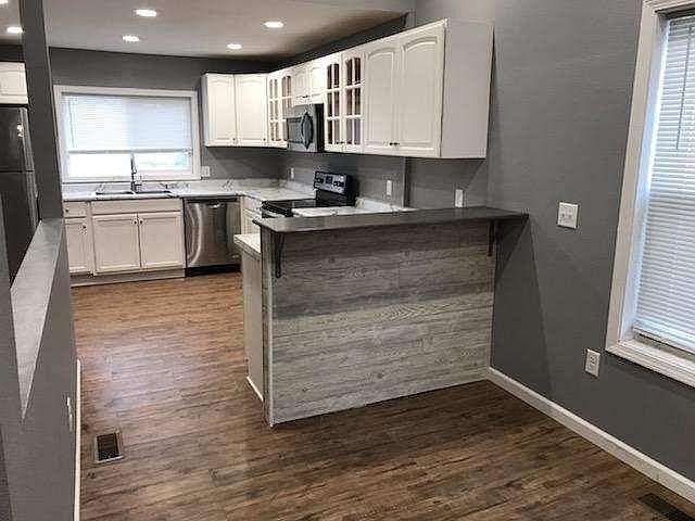 1st image of 605 10th St