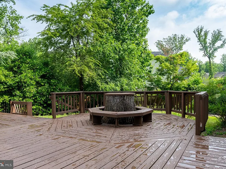 2031 Hillside Dr — Photo 30