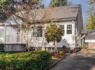 2007 SW Dewitt St, Portland, OR 97239