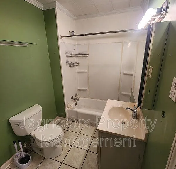 1009 Providence St — Photo 3