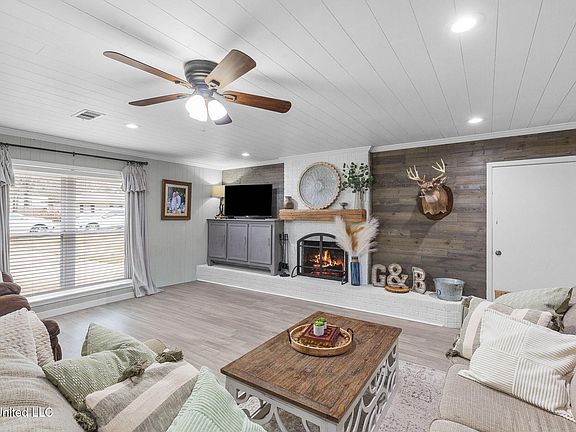 5th image of 203 NW 4th St