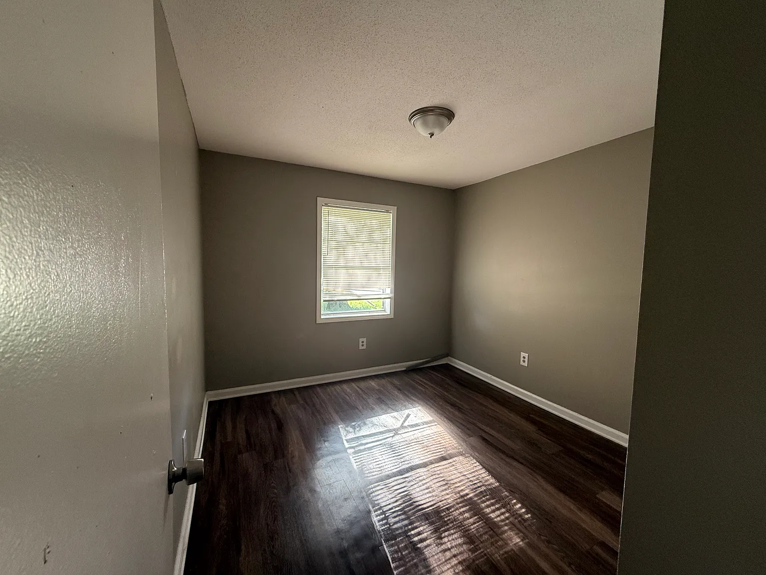 3 Bed 1 Bath for Rent — Photo 3