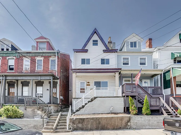 2120 Salisbury St S — Photo 3