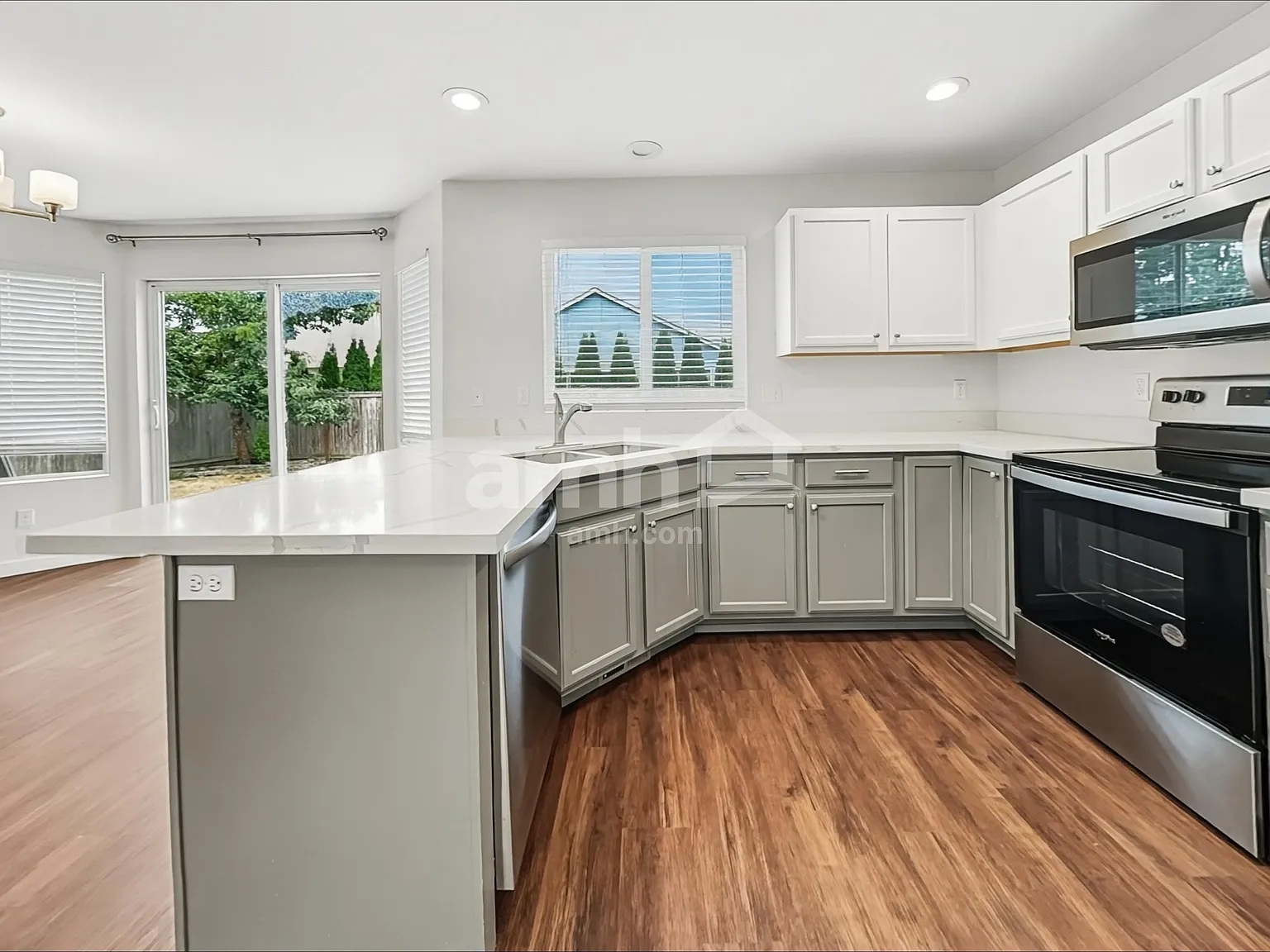 3 bed, 2.5 bath, 1604 sqft, $2,680 — Photo 4