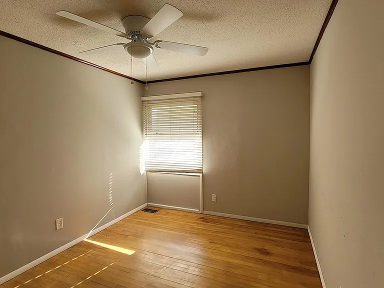 406 Warner St NW — Photo 9