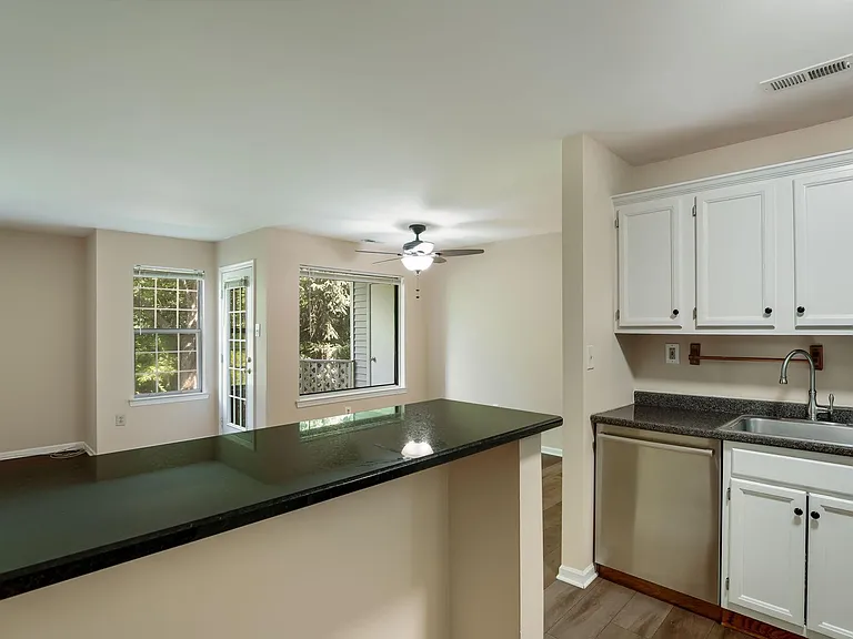 907 Diamond Dr — Photo 12