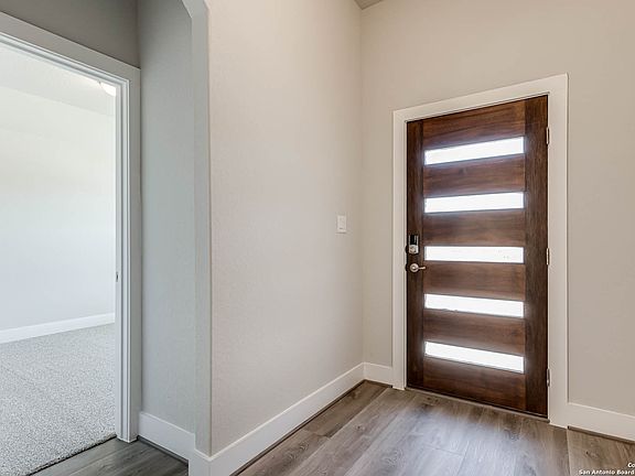 3rd image of 4215 COLINA CREST