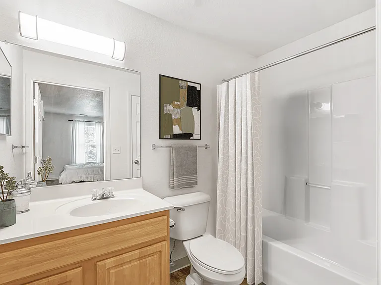 Woodland Lakes Apartments — Photo 11