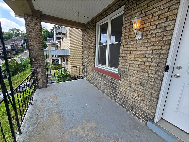 1602 Fallowfield Ave — Photo 3