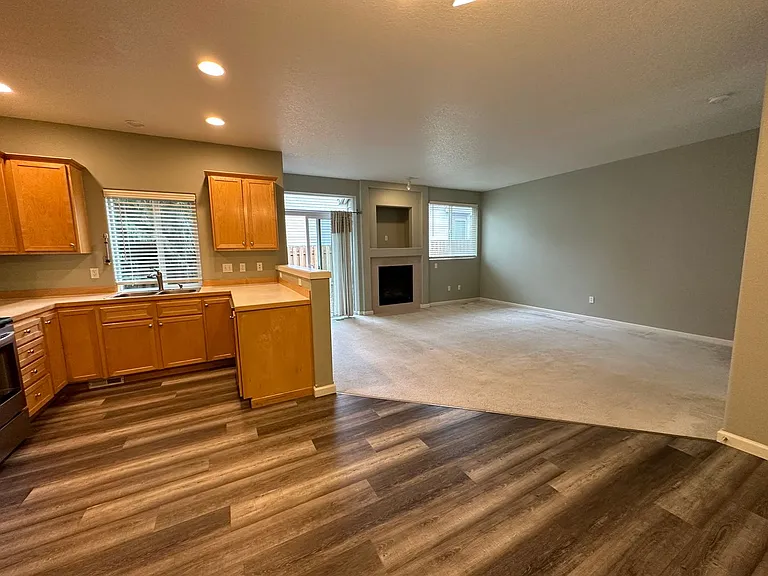 1573 NE Challis Pl — Photo 5