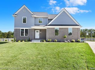 26328 Silver Creek Dr, Brownstown, MI 48134