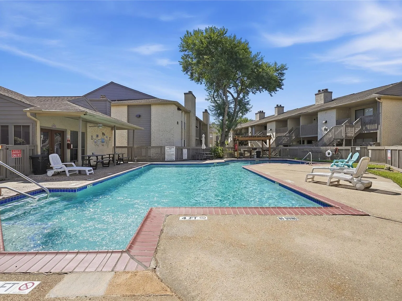 2 bed, 2.0 bath, 824 sqft, $1,250 — Photo 3