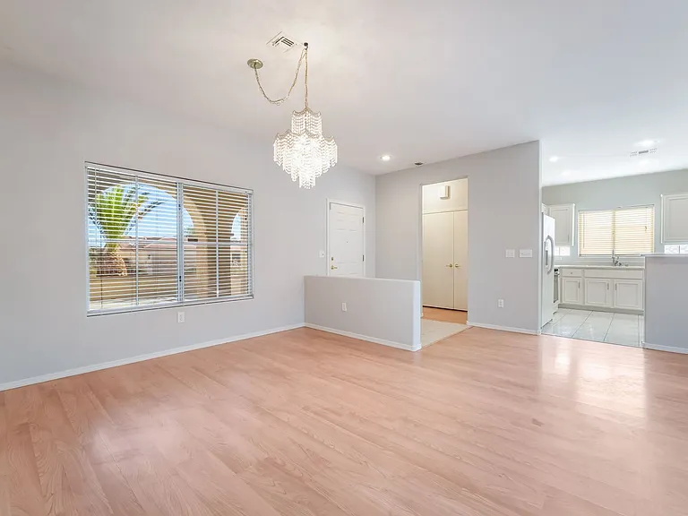 2571 Thatcher Ave — Photo 37