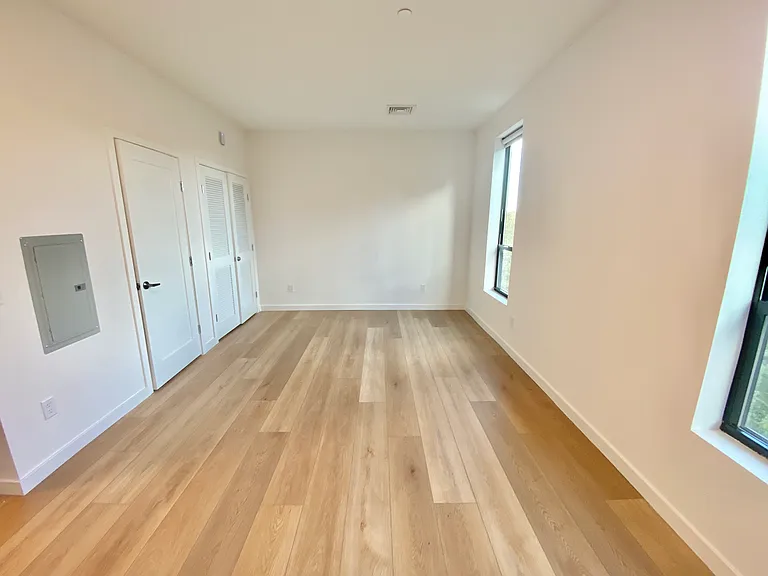 106 Howe St #506 — Photo 6
