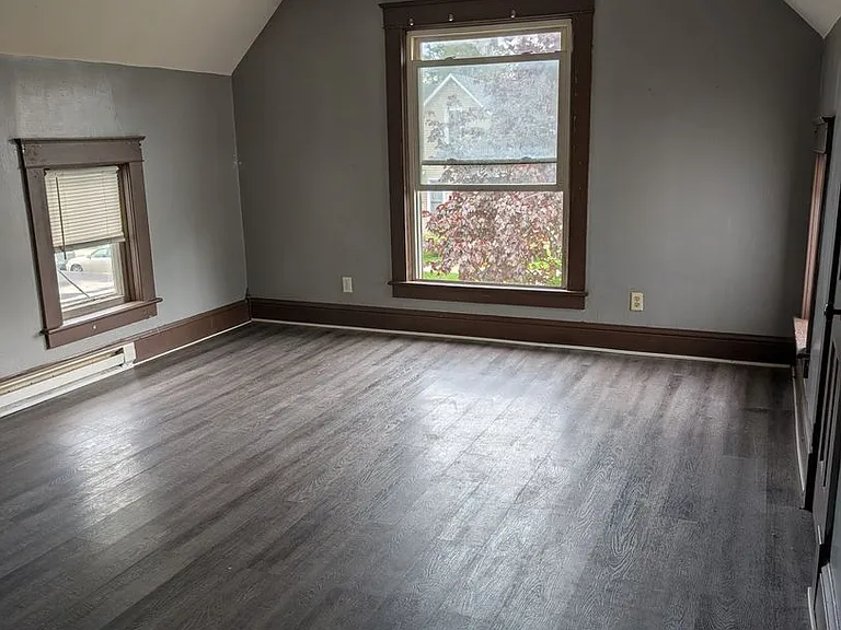 604 Middlebury St — Photo 3