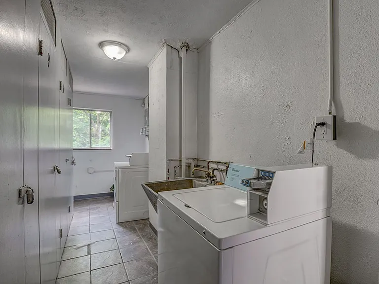 1589 Glen Parker Ave #11 — Photo 9