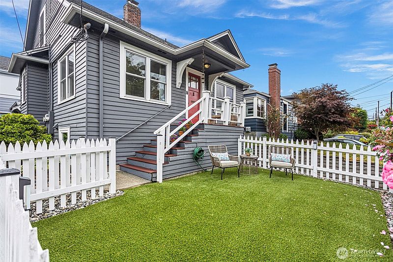 4th image of 3917 Midvale Avenue N #A