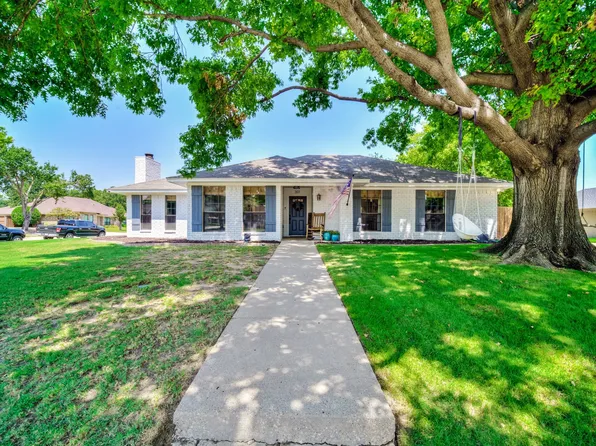 301 Greenleaf St, Highland Village, TX 75077