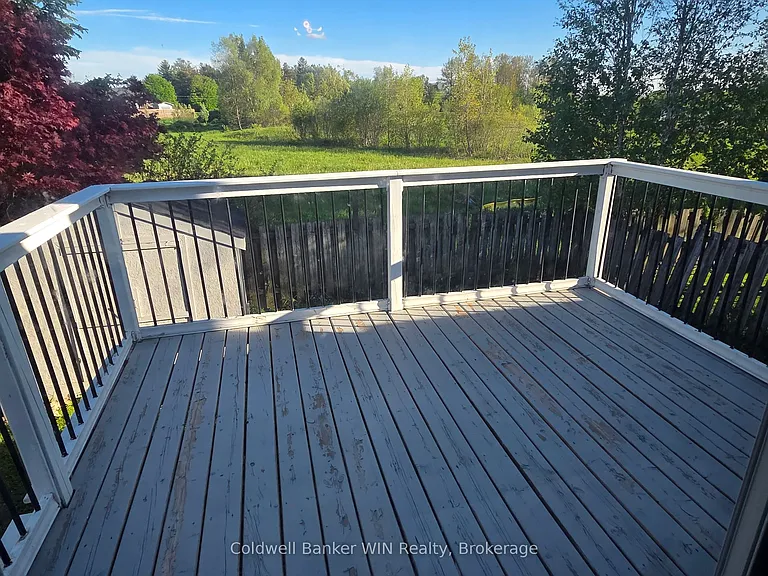 120 Melissa Cres — Photo 14