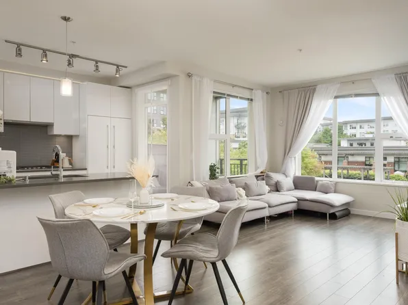 9388 Tomicki Ave #215, Richmond, BC V6X 0C4