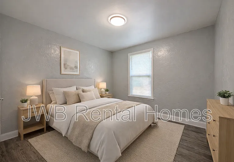 6135 Lynnwood Ave #A — Photo 12