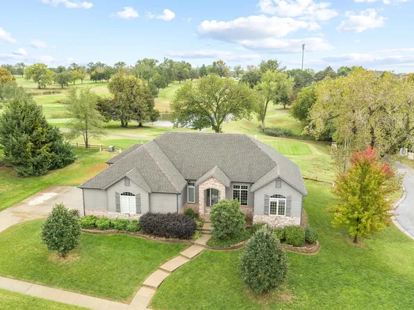 2110 Edgewood Dr, Salina, KS 67401