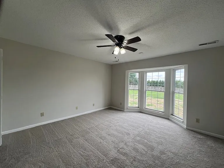 1403 Broadview Cir — Photo 13