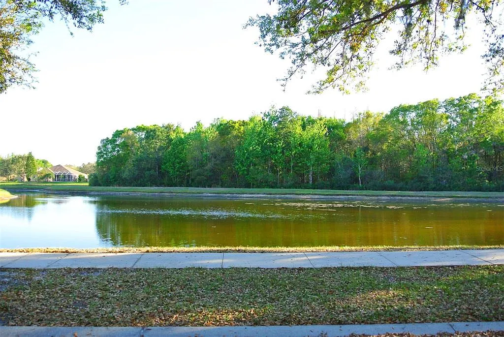 4 bed, 2.0 bath, 1822 sqft, $2,395 — Photo 2