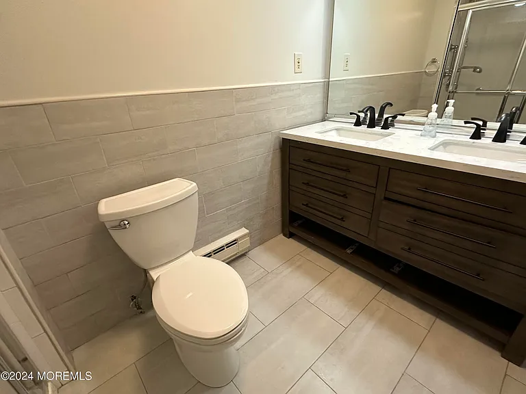 120 Amberly Dr #B — Photo 5