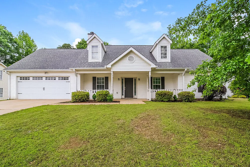 4 bed, 2.0 bath, 2008 sqft, $2,860 — Photo 1