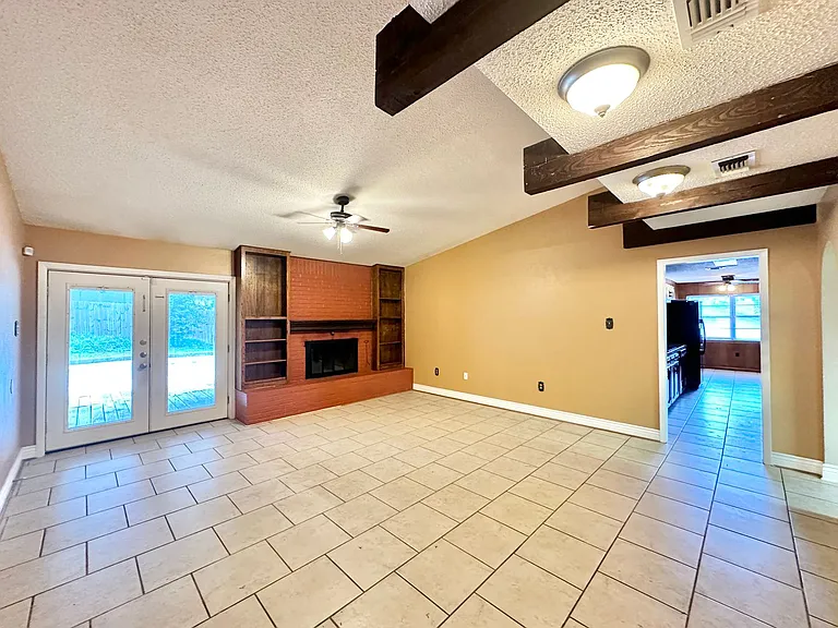 912 Laurie Ln — Photo 14