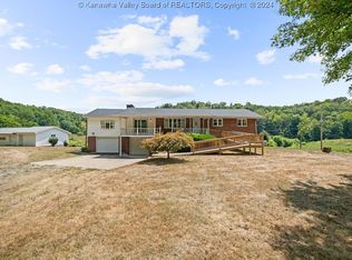 20 Horseshoe Bend Rd, Sissonville, WV 25320