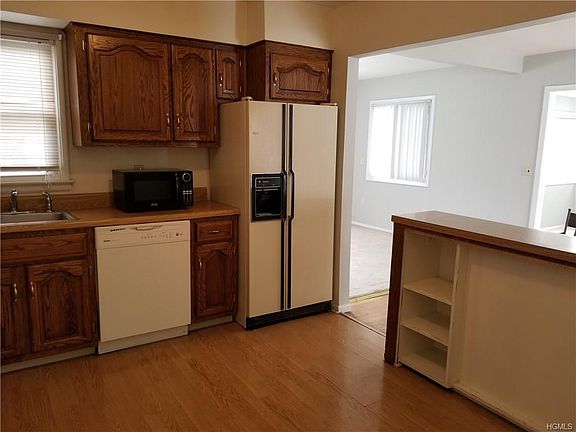 4th image of 28 Knox Dr