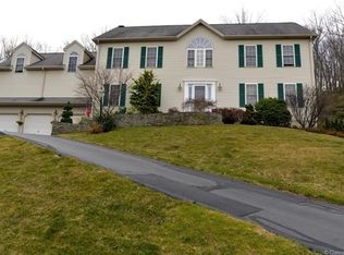 32 Quarry Ln, Hamden, CT 06518