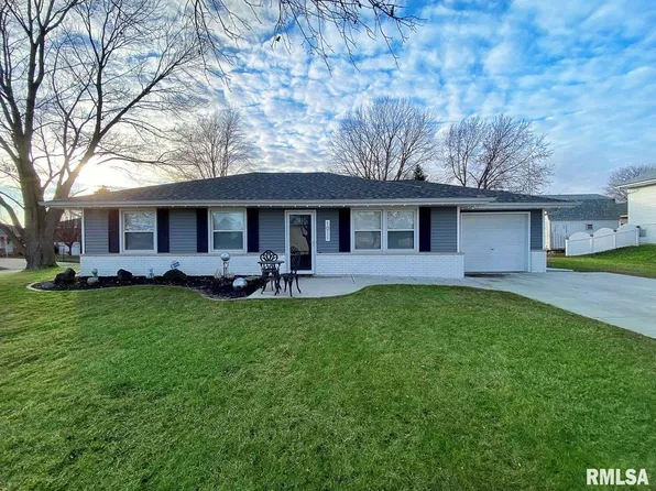 1011 S Comanche Dr, Peoria, IL 61607