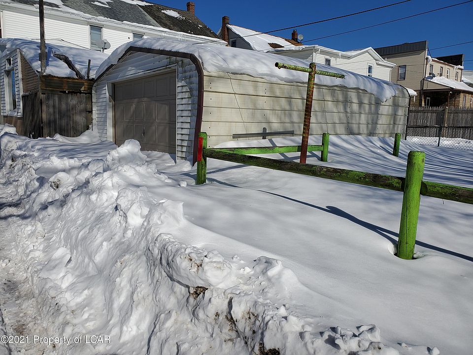 2nd image of 8 E Market St