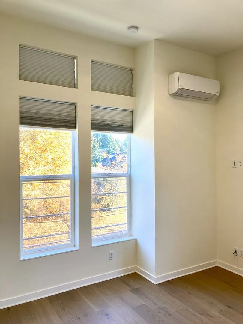 Gorgeous 3-bedroom, 2-bathroom Rowhouse in Sandpoint! — Photo 4