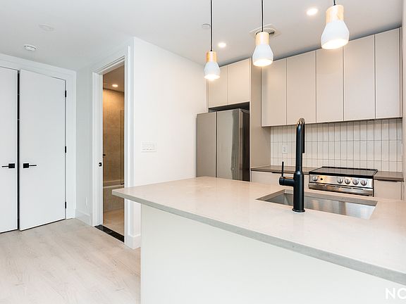 4th image of 344 Lorimer St #4A