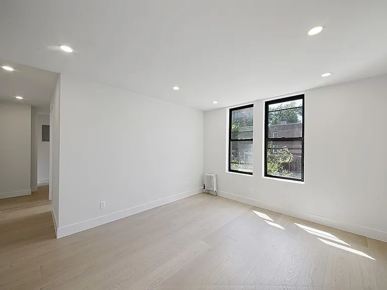 304 10th St #6 — Photo 8