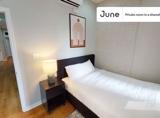 208 E 95th St #C, New York, NY 10128