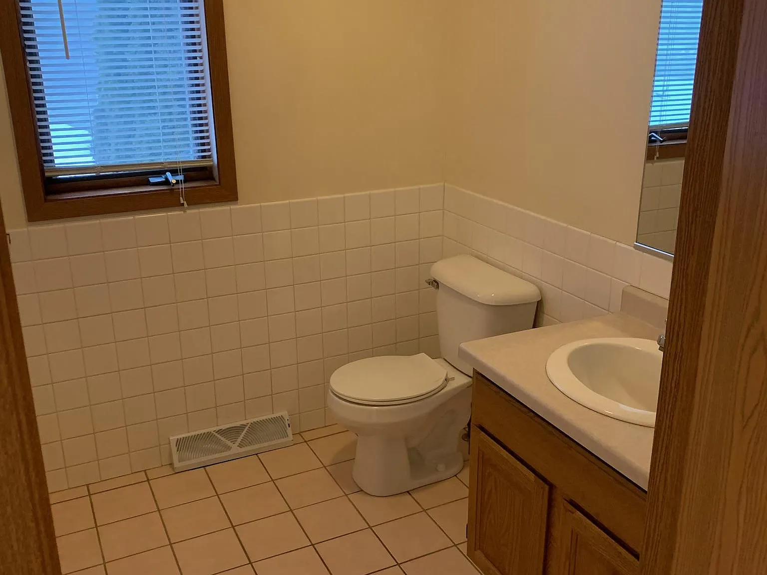 2 bed, 1.5 bath, 1800 sqft, $1,760 — Photo 2