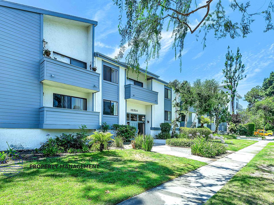 1st image of 12314 Moorpark St APT 104