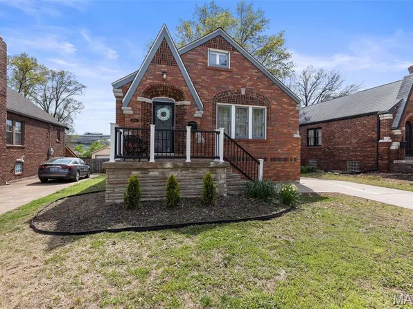 8510 Antler Dr, Saint Louis, MO 63117