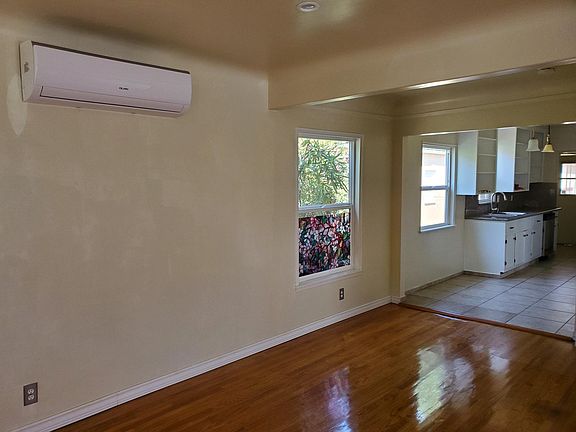 2nd image of 1088 N Los Robles Ave
