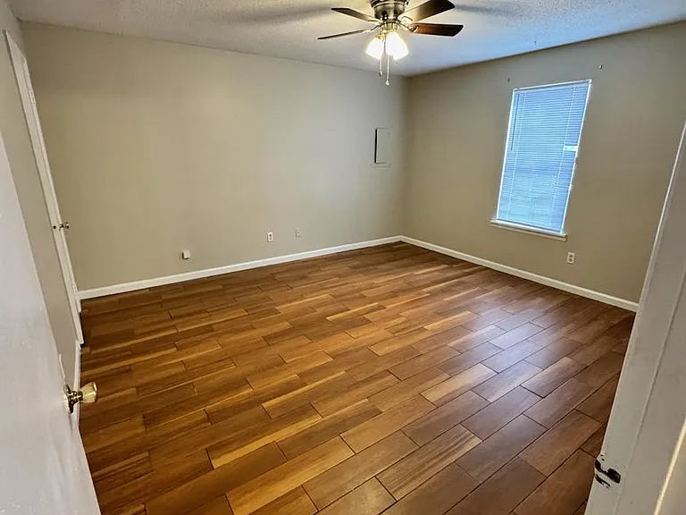 1808 Graymont Ln #B — Photo 2