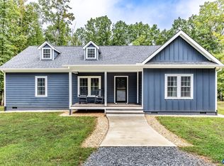 1387 Spreading Oak Rd, Arvonia, VA 23004